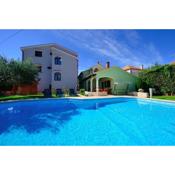 Family friendly apartments with a swimming pool Zadar - 16336