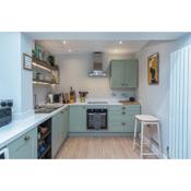 Glanrhyd Townhouse in Central Dolgellau with Parking and Bike Storage