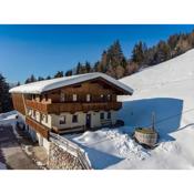 Gorgeous Chalet with Jacuzzi in Tyrol