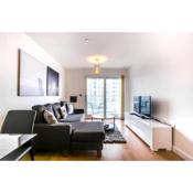 GuestReady - Comfort by the Thames w Balcony