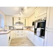 Haven a lovely spacious 3 Bedroom Home in Ashford with parking, great location