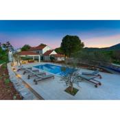 Holiday Home Vera ,private salt water pool & jacuzzi