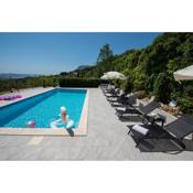 Holiday House App Grace with pool and view in Klis