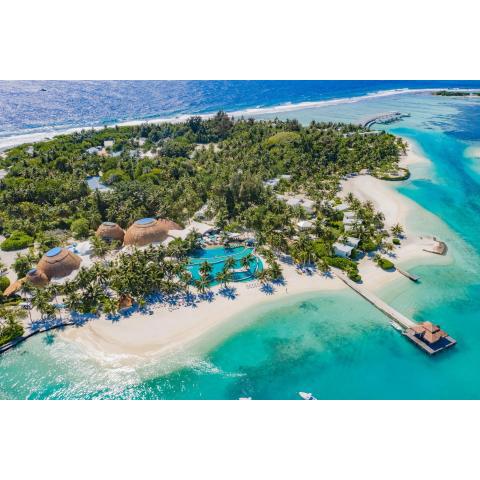 Holiday Inn Resort Kandooma Maldives - Kids Stay & Eat Free