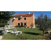 Istrisches Ferienhaus mit Klima, WLAN, Terrasse, Parkplatz und Grillbereich