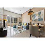 Luxe 1BR sleeps 4, Near Burj Khalifa and Dubai Mall with Pool and free Parking