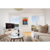 Luxury 2 Bed Apartment - Sea Views - Parking - Sleeps 4 - By Habita Property