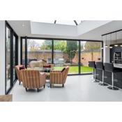 Luxury modern 3 Bed home Shepperton - Free Parking