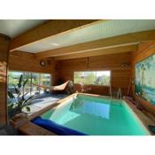 Maison avec piscine intérieure chauffée,sauna, et billard