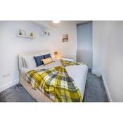 Modern & spacious 2-bed flat with secure parking