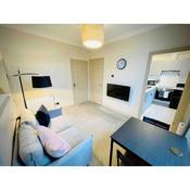 Newly refurbished, central apartment with permit parking