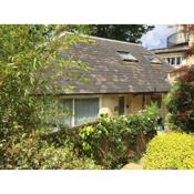 Pass the Keys Delightful Cottage Sydney Gardens private parking