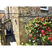 Penryn, Cornwall, Garden Flat with Private Parking