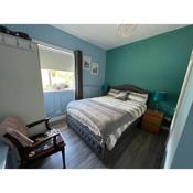 PINEBROOK House double bed En-suite -small room