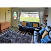 Relaxing 2-bed chalet 5 minute walk to beach, nr Great Yarmouth & Norfolk Broads