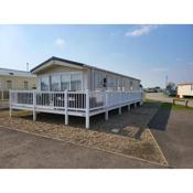 Remarkable 2-Bed lodge in Clacton-on-Sea
