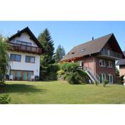 S42 A - Stilvolles Ferienhaus an der Mueritz mit grossem Garten & Kamin in Roebel