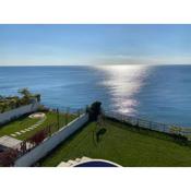 Seafront Villa with private swimming pool Istanbul