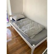 Single bed in a peaceful house in Morriston