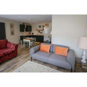 Spacious 1-bed apartment with super king or twin in central Charlbury, Cotswolds