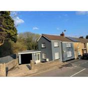 Spacious 3-bed House and Garden with Great Links