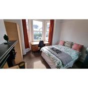 Spacious 4-Bed House great location Coventry