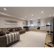 Stunning 2-Bed Apartment in Stevenage, Sleeps 4 with Private Parking