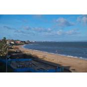 Stunning 3 bed seaview apartment