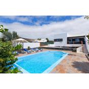 Stunning 4-Bed Villa in Playa Blanca
