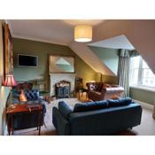 Stunning 4 bedroom, 2-Storey Apartment on the Royal Mile