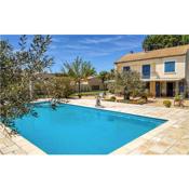 Stunning home in Carpentras with Outdoor swimming pool, WiFi and 4 Bedrooms