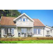 Stunning home in Lindesnes with 6 Bedrooms, Sauna and WiFi