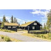 Stunning home in Sjusjen with 5 Bedrooms, Sauna and WiFi