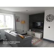 Stylish & cosy 2 bed apart with allocated parking