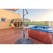Sunny Private Rooftop Sauna & Hot Tub by BentoBox