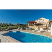 Villa Ivda with Heated Pool in Porec Area