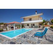Villa with Private S Pool-Theologos by GHH