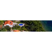 Villa Zlatni Rat - stunning location 5m from the sea 150m from resort centre