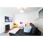 Virexxa Aylesbury Centre - Deluxe Suite - 3Bed House with Free Parking