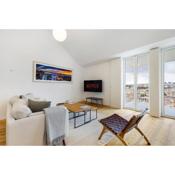 WHome City View Penthouse Luxurious Living in Lisbon with AC & Elevator