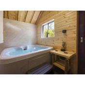 Woodlands Family Retreat Windermere with Hot Tub and Sauna